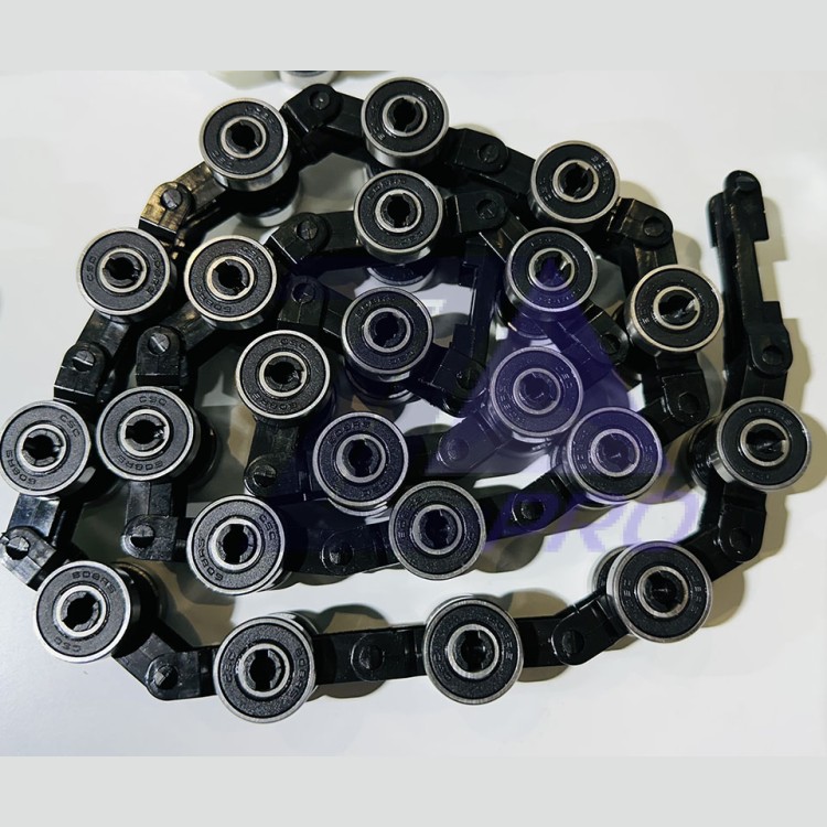 Обводная цепь торца балюстрады эскалатора 22 пары роликов TravelMaster (черная, старый тип) Kone