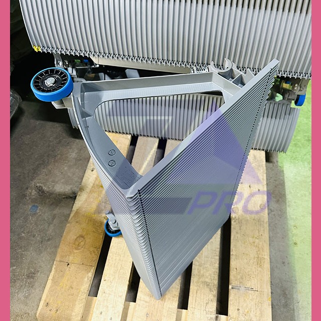 Ступень эскалатора 800мм серая без демаркационных линий с фиксирующим пальцем 506NCE/510PSE Otis