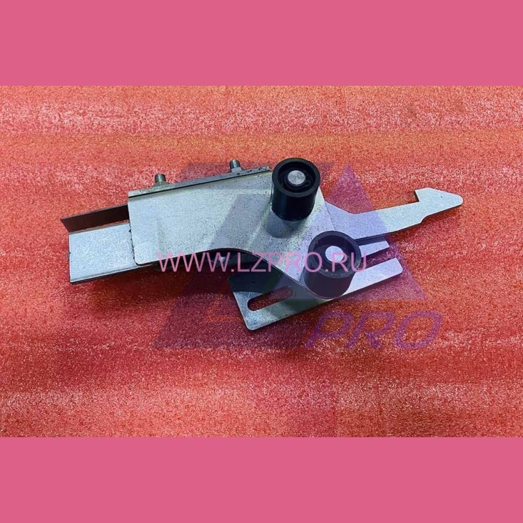 Замок двери шахты Q=400кг левый 0411К.26.01.090-01 КМЗ