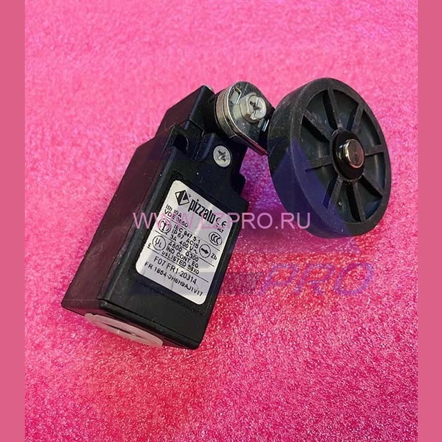 Выключатель концевой (рычаг с роликом, 4 положения) F07 FR1-20314 Pizzato