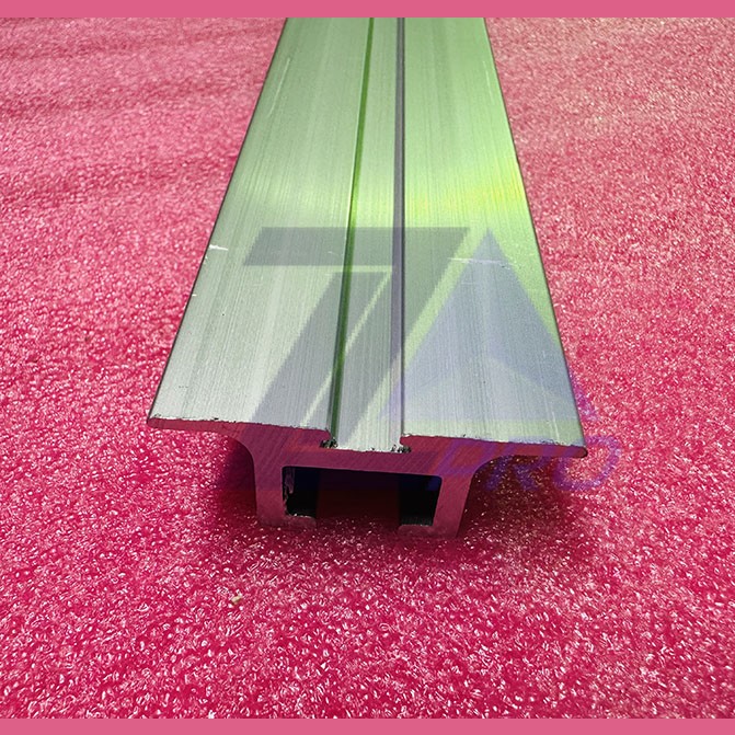 Направляющая поручня нижняя холостой ход L=2000мм GAA50AHF1 Otis