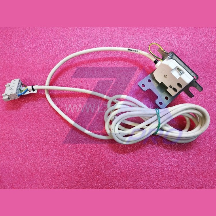 Выключатель ВП5 привода дверей кабины в сборе ZAA174AAH2