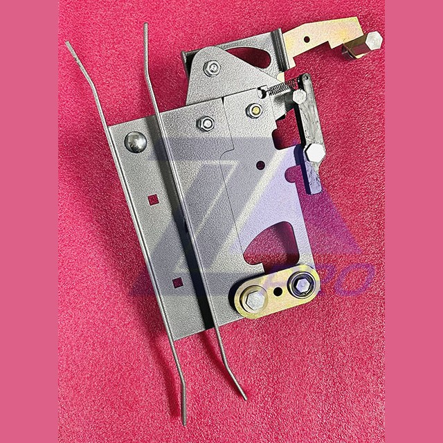 Отводка дверей кабины 0411Е.03.10.060 ЩЛЗ