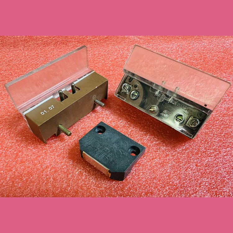 Выключатель блокировочный ВО4 ДУС3.602.004 МЛЗ