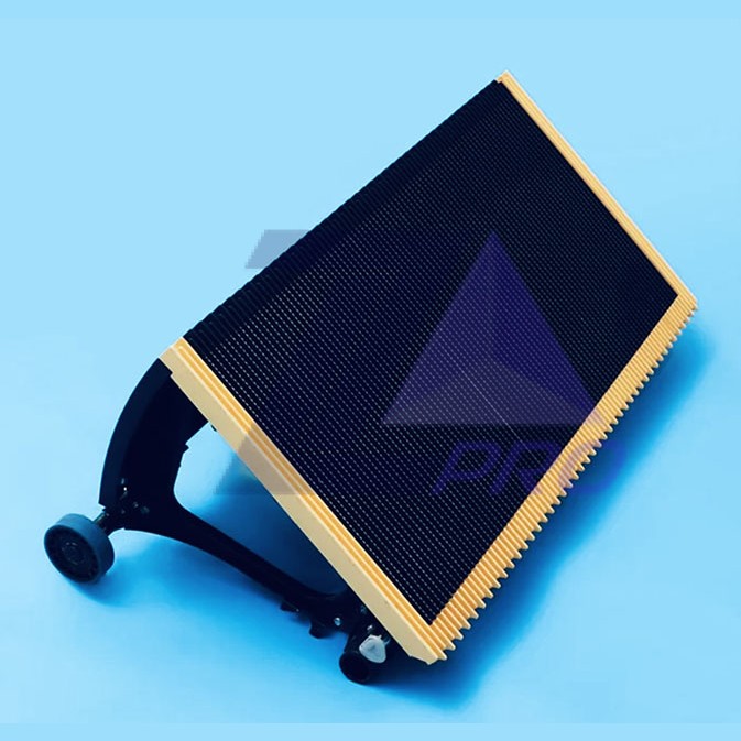 Ступень эскалатора 800mm черная с тремя демакрационными желтыми линиями KM5232660G01 Kone