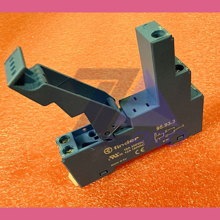 Розетка для реле 40.31 и модуля 99.80 с пластиковым фиксатором 95.93.3SPA Finder