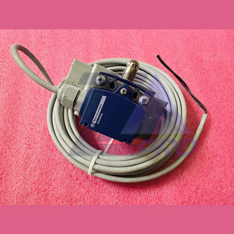 Выключатель двухполюсный 1NC+1NO ZCT21P16 Schneider Electric