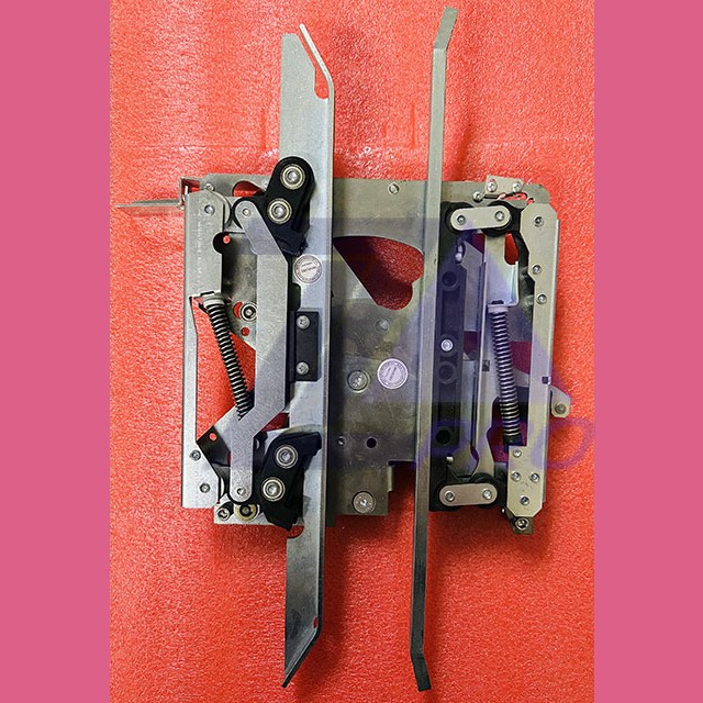 Отводка дверей кабины левая AMD01L-L1 NH=500 KM601500G05 Kone