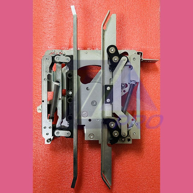 Отводка дверей кабины правая AMD01L-R1 NH=500 KM601500G15 Kone