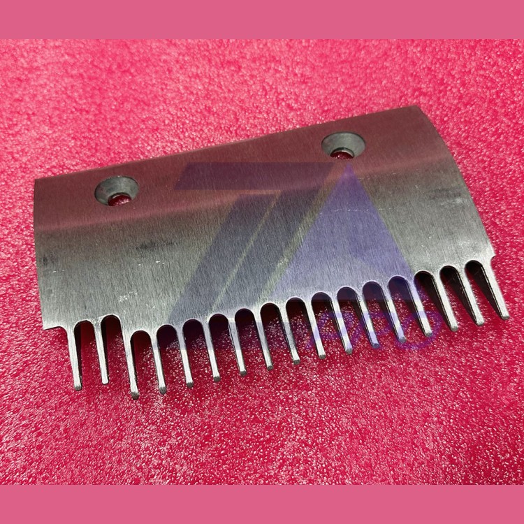 Гребенка правая эскалатора SCE алюминиевая 17 зубьев 158x100mm 2L11531-R LG Sigma