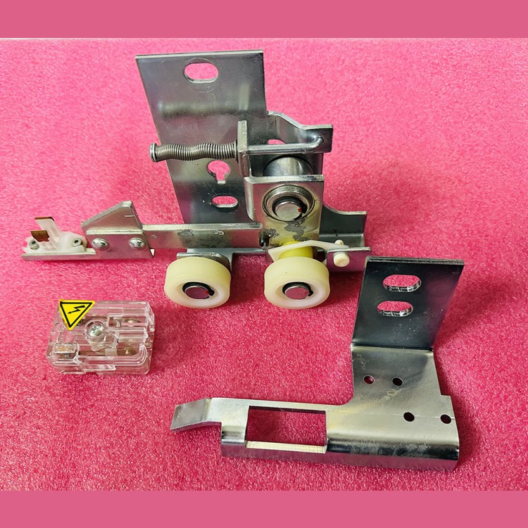 Замок дверей шахты левый S8 Thyssen