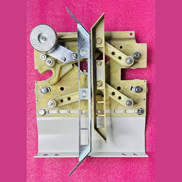 Каретка правая в сборе с отводкой 0463Б.23.10.020-04 МЛЗ