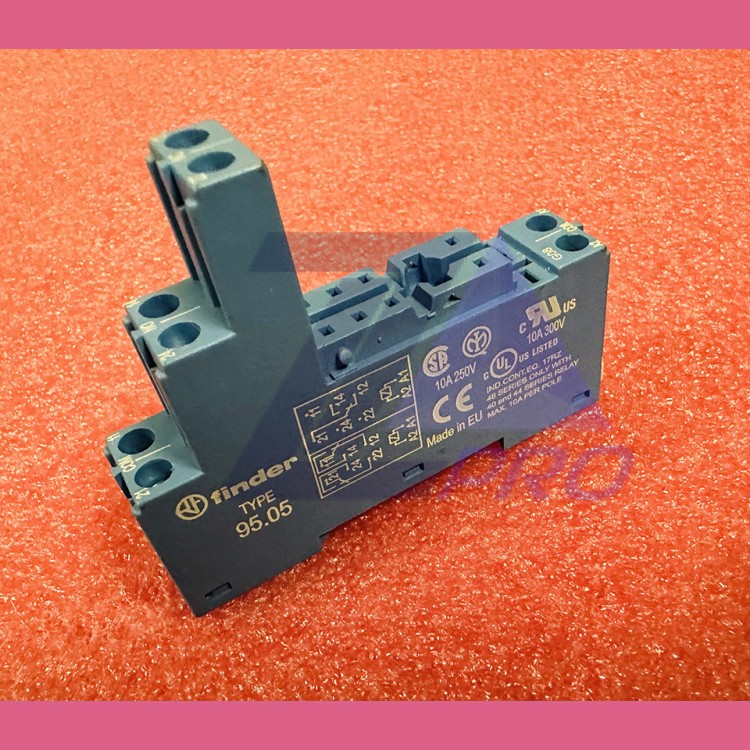 Колодка (розетка с винтовыми клеммами) type 90.05.0SMA Finder