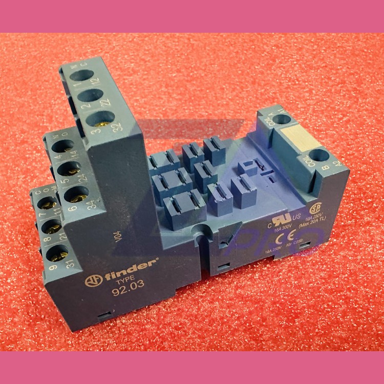 Колодка (розетка с винтовыми клеммами) type 90.03SMA Finder