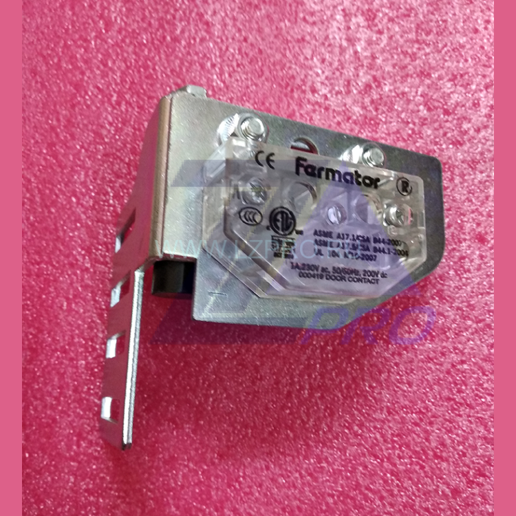 Контакт дверей в сборе с кронштейном KCE.600000000 Fermator