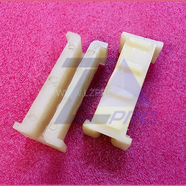 Вкладыш башмака противовеса паз 9мм L100мм (высота ребер 4,5мм) FAA380CP2 Otis