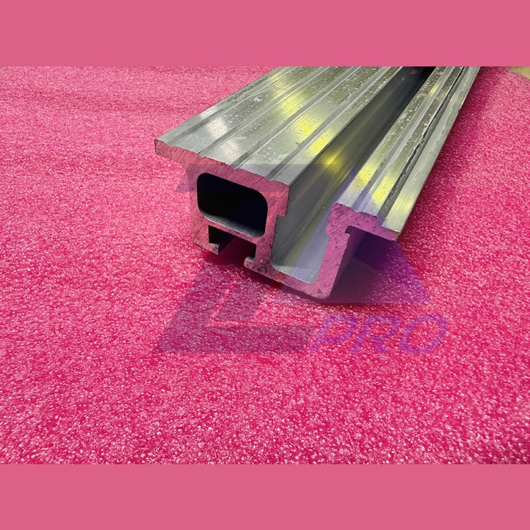 Порог дверей кабины L=1600мм проем 800мм центральные двери 0411С.06.00.009-03 WellMaks ЩЛЗ