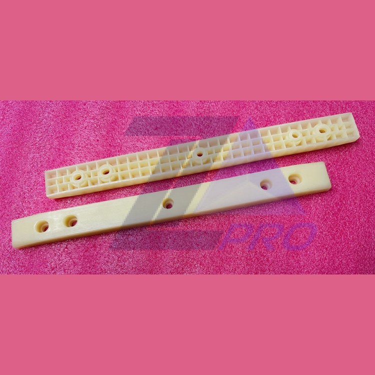 Направляющая ступени пластиковая L=330мм 319852 Schindler