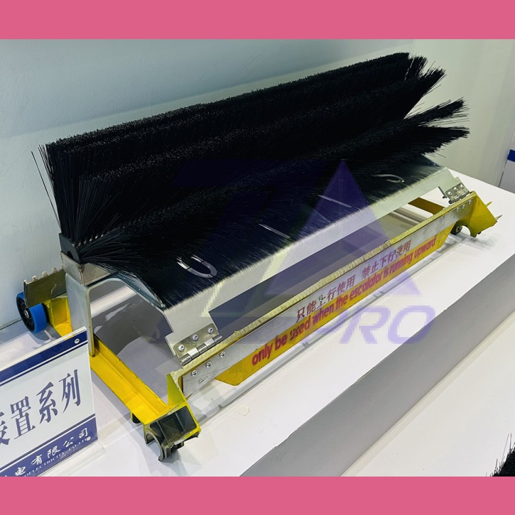 Механическое устройство очистки паллеты/ступени траволатора/эскалатора