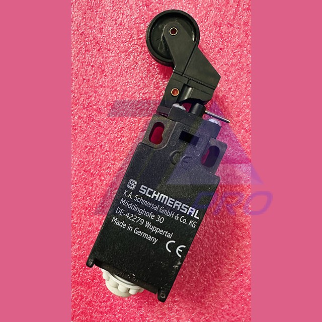 Выключатель рычаг с роликом с фиксацией Z4K 236-11R-M16-1816-2 SCHMERSAL