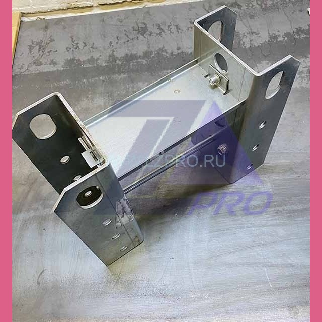 Комплект кронштейнов в сборе (отводного блока L-182 мм FAA266F1) ZBA347XV1 Otis